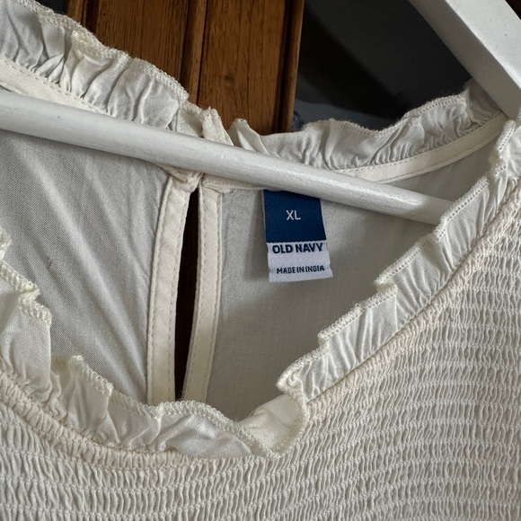 Elegant White Blouse - Picture 2 of 4